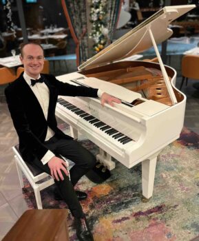 Chris Kincaid - Pianist Chris Kincaid - Pianist