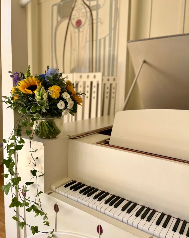 Summer Sunflowers @houseforanartlover  Piano playing and amateur photography by me,  Pro photographs on the day by @jenniferglen.photography  #houseforanartlover #houseforanartloverwedding
#ceremonymusic #corporateentertainment #edinburghpianist
#edinburghwedding #glasgowpianist #glasgowpiano #glasgowwedding
#musician #pianist #pianistglasgow #pianistscotland #pianistwedding #pianoedinburgh #pianoglasgow #pianoscotland #scottishwedding #scottishweddingpianist #wedding #weddinginscotland #weddingmusic #weddingpianoscotland #weddings #weddingscotland #weddingsscotland #weddingvenue