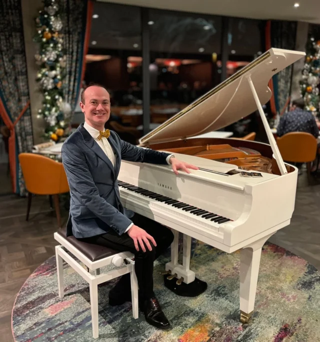 Christmas Eve gig @fonabcastle 🎄🎅#fonabcastle @fonabcastlekitchen #fonabcastlehotel #fonabcastlehotelandspa #luxurytravel #luxuryscotland #pitlochry #perthshire 
 #christmas #christmaseve #yamahapianos #yamahamusiclondon