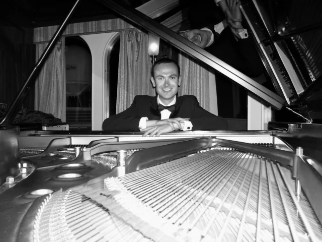 June 2012 playing aboard the wonderful Royal Crown, Cruising the Rhine @hebrideanislandcruises #royalcrown #hebrideanislandcruises #rhinecruise #germanytourism #germany #france #strasbourg #speyer #mannheim #mainz #Koblenz #bonn #cologne #steinway #steinwayandsons #rivercruise #cruisepianist #cruisemusician #cruiseentertainment