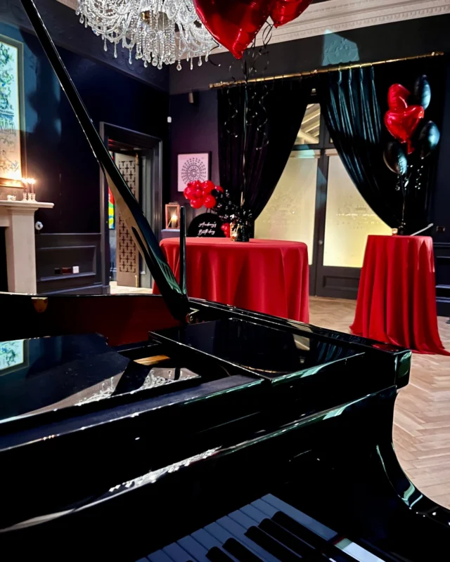 A glamorous night for a 50th Birthday Party @carlowrie_castle  #carlowriecastle #edinburghpianist
#glasgowpianist #scottishweddingpianist #birthday party #birthdaypartyplanner #birthdaypartypianist #birthdaypartymusician #birthdaypartyentertainment #partyentertainment