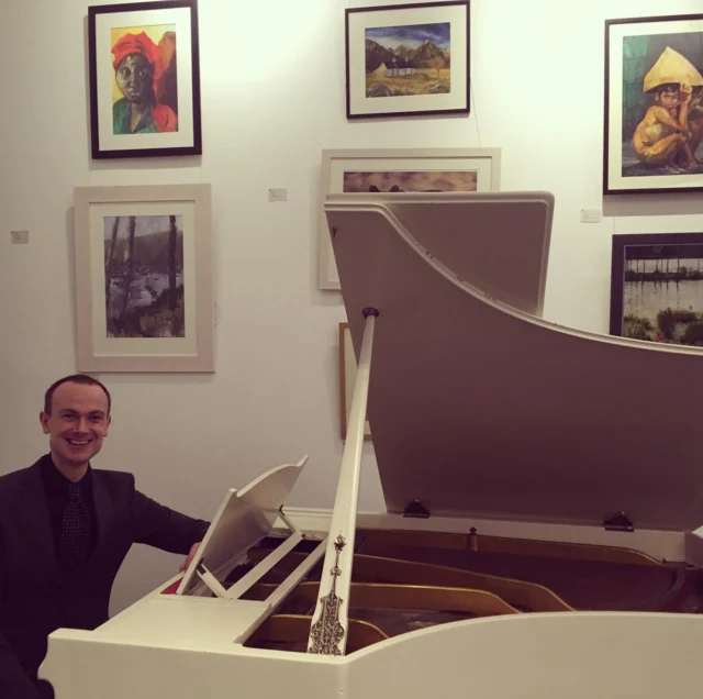 Pleasant views to enjoy while playing this afternoon at the Skypark art exhibition.  #skyparkglasgow #art #piano #glasgow @skyparkglasgow