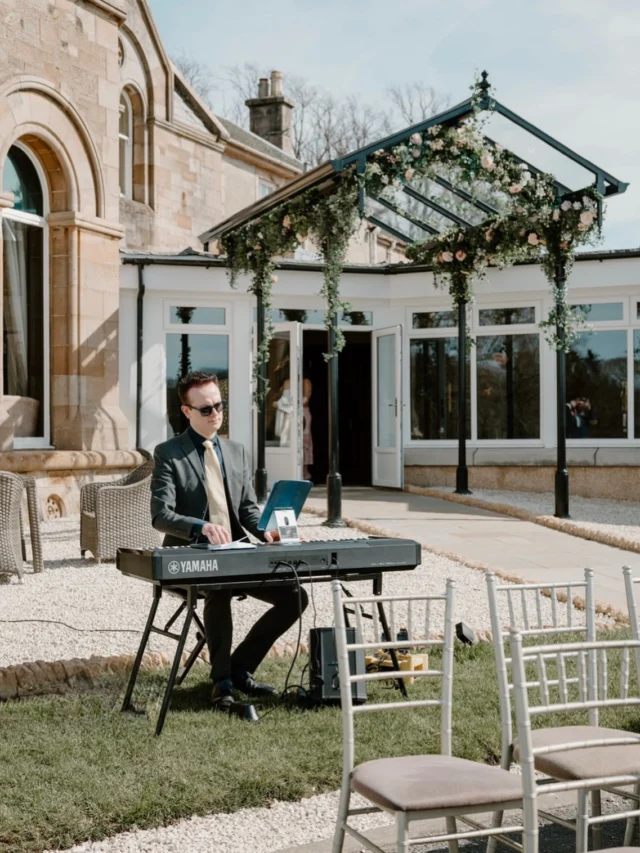 @cornhillcastle 
Thanks to @rootsandraysphotography 📷  #wedding #ceremony #weddingpianist #scottishwedding